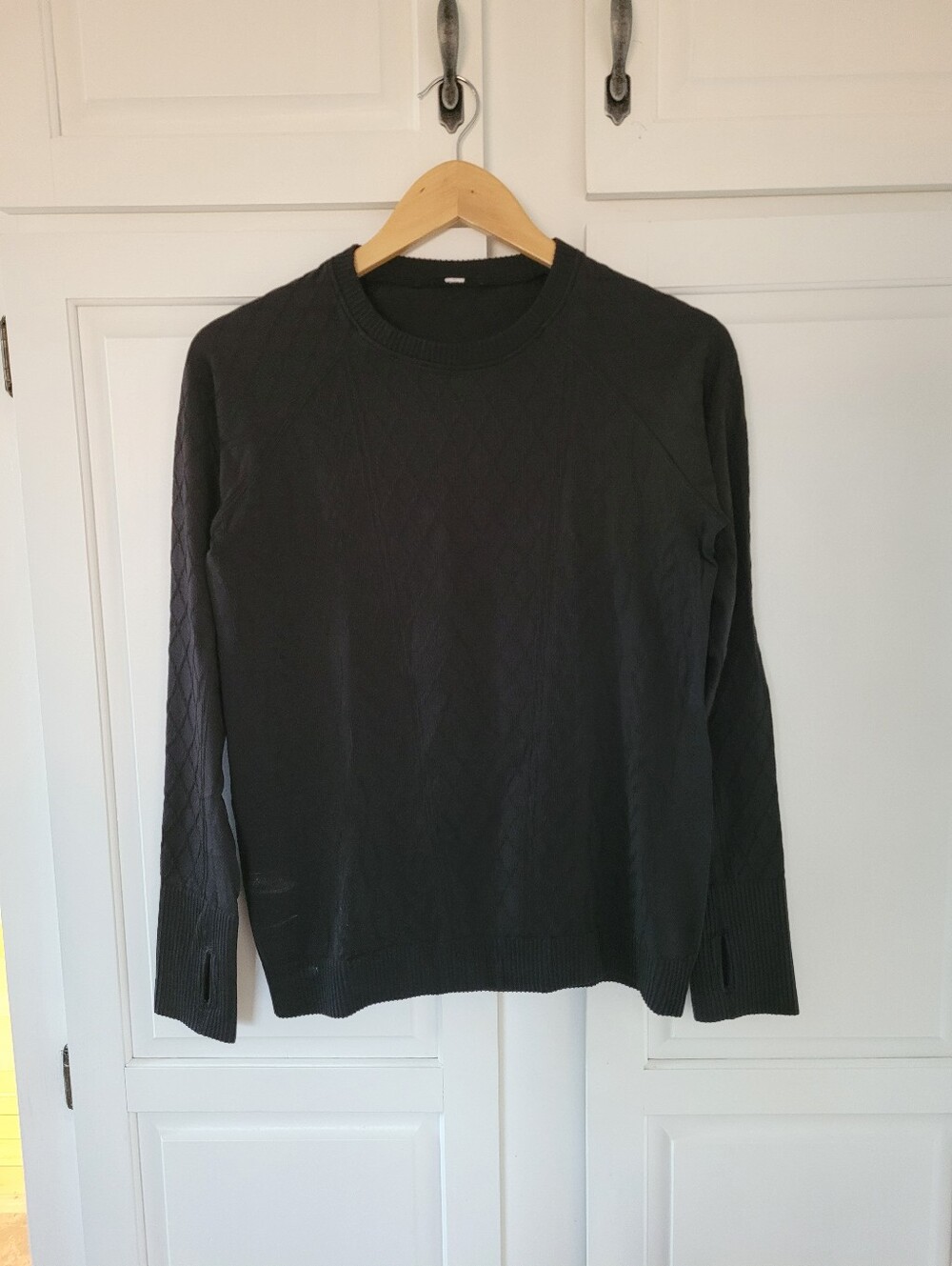 Lululemon Black, long sleeve textured top.M